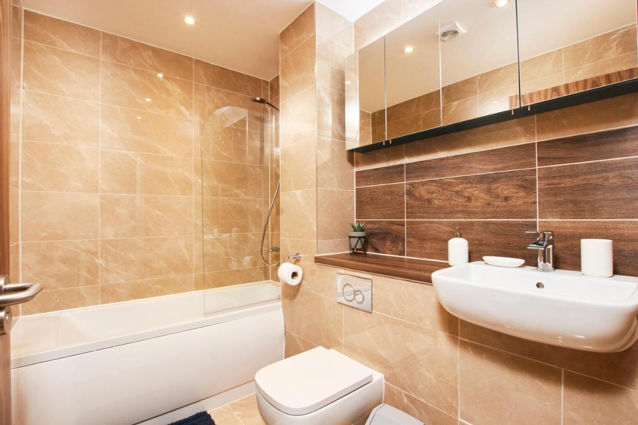 Fabulous 5 Bed House W Parking Villa Manchester Esterno foto